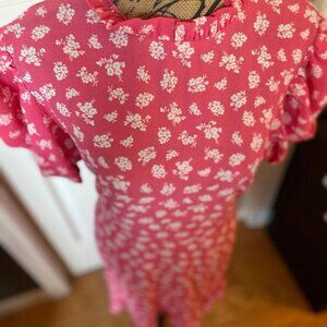 Petite pie crust neck